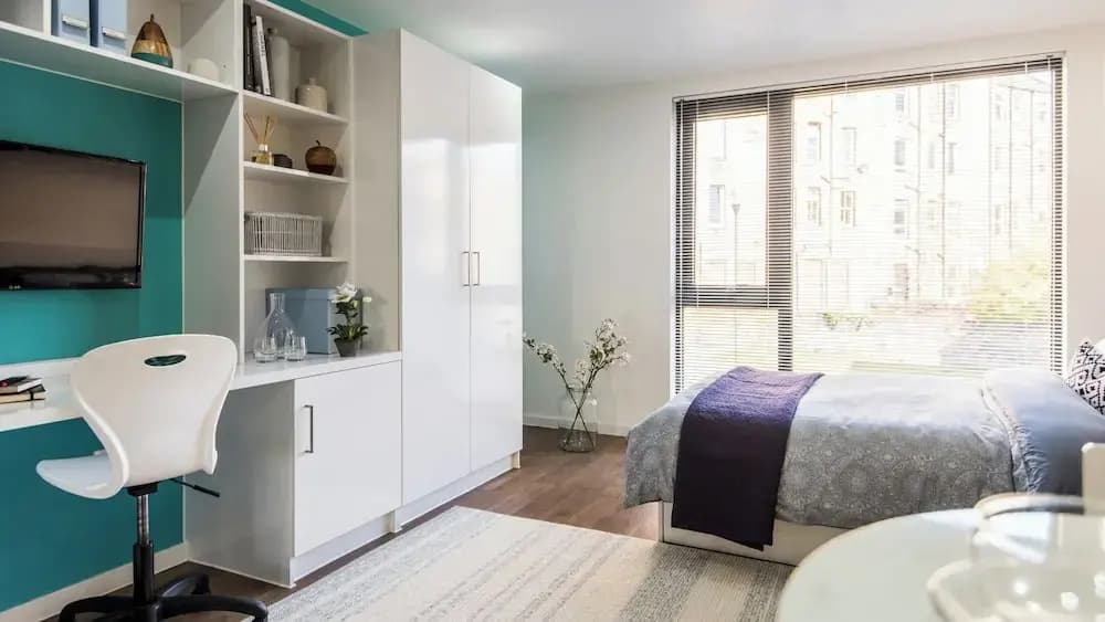 Student Only Gateway Apartments - photo 9
