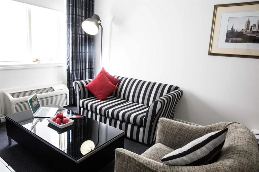 Collins Hotel - photo 3