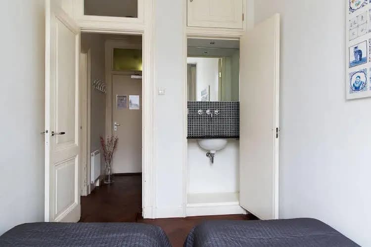 House Management Group Marnix Suites – House - photo 9