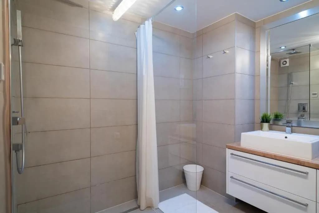 Super Central Apartment with A/C - photo 9