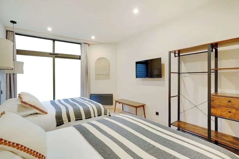 Spacious Apartment - 2BR/10P - Place D'Italia - photo 2