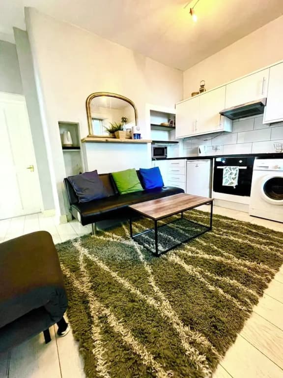 Unique two bed Main Door Flat at the Meadows - photo 2