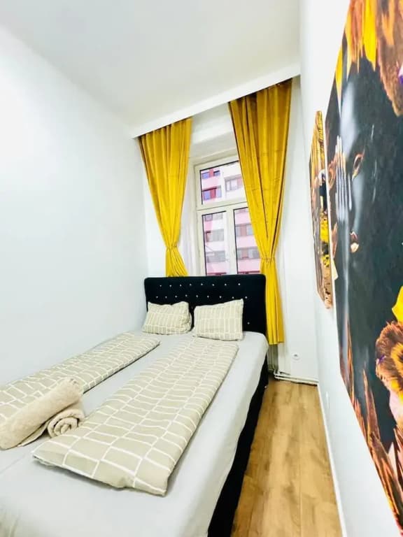 Stylish 9BR Apartment for 18 Guests - photo 17
