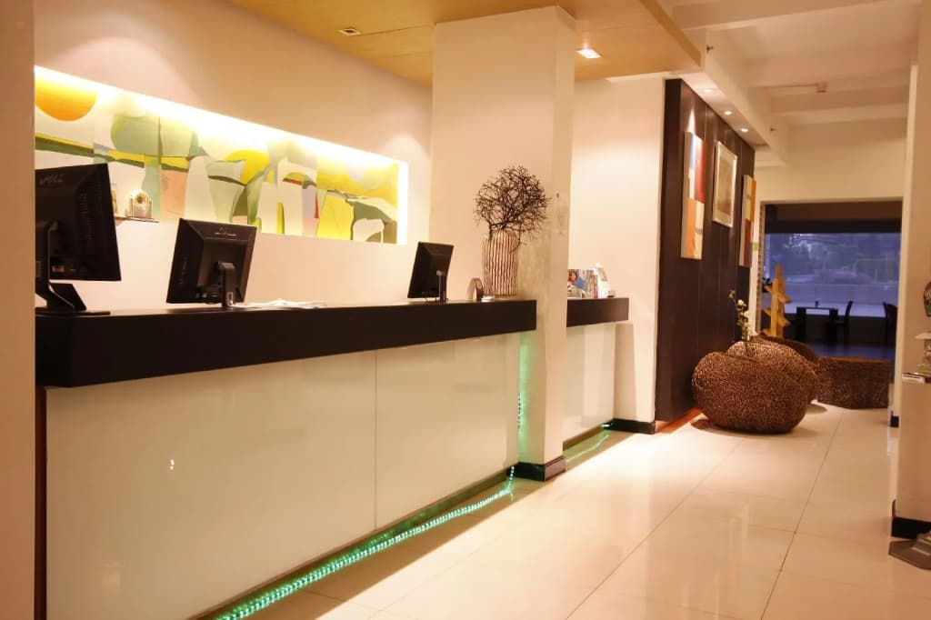 The Embassy Sathorn - photo 2