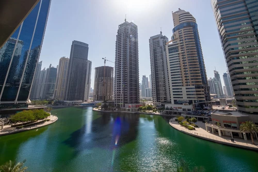 Spacious + Modern Studio in JLT - Sleeps 3 - photo 4