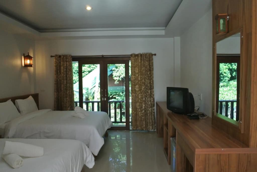 Mac's Bay Resort - photo 5