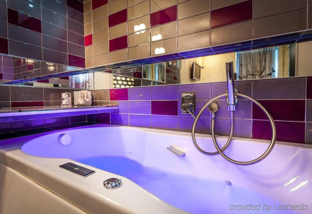 Apostrophe Hotel - photo 9