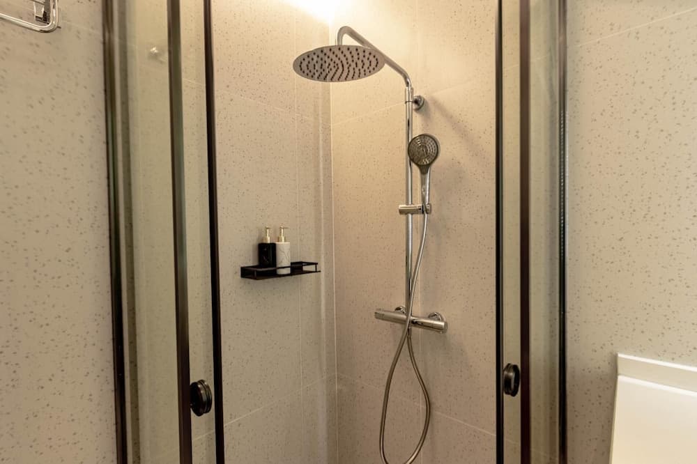 Unit 2303 Beachfront Pool-facing + Sea View - photo 20