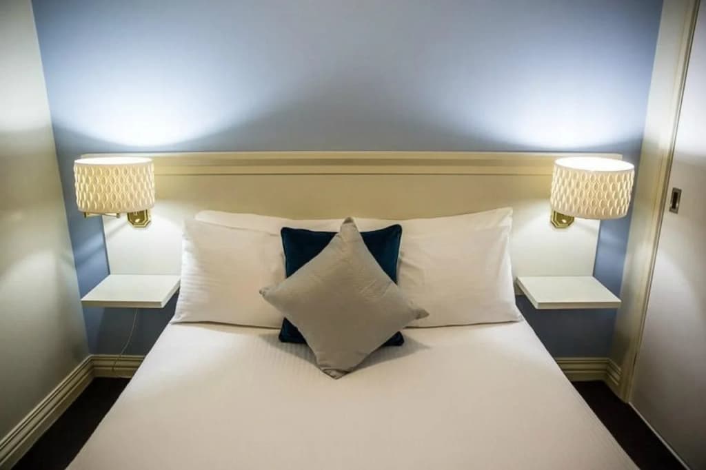 Collins Hotel - photo 2