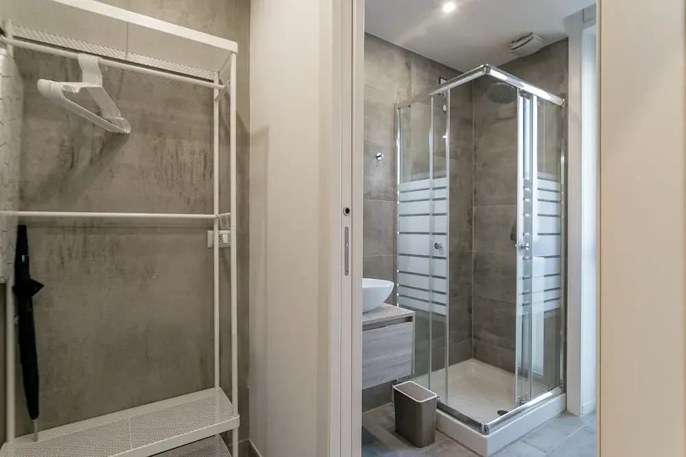 Modern Studio with Balcony in Milan - photo 10