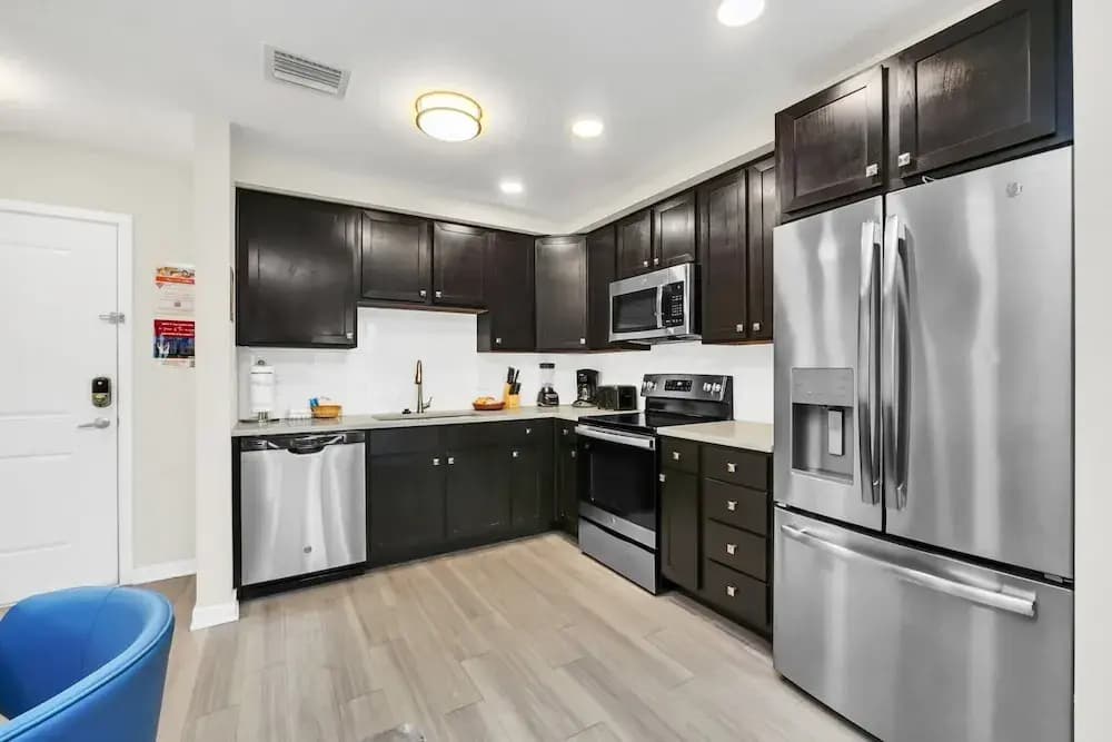 Stylish and New! 3br, Steps fr. Universal Drive - photo 31