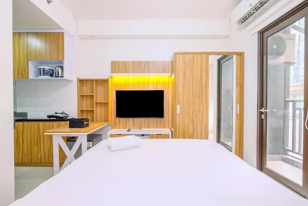 Modern And Comfy Studio At Transpark Cibubur Apartment - photo 5