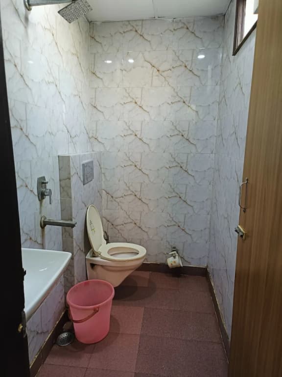 Hotel Amba Deluxe - photo 12