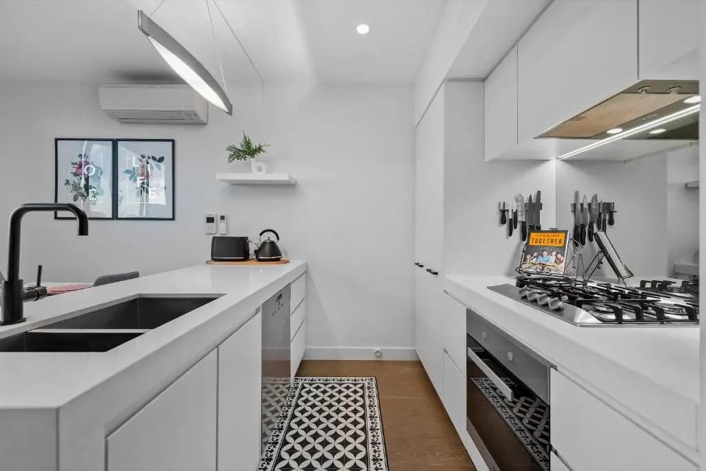 StayCentral Northcote Townhouse With Study - photo 12