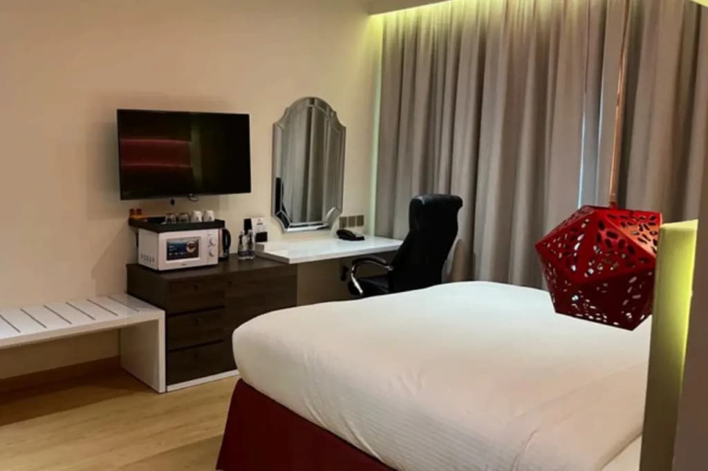 Carnelian By Glory Bower Hotel - photo 7