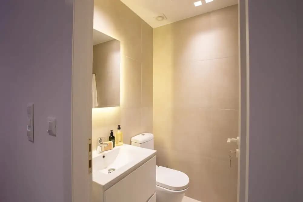 Phaedrus Living: City Luxury Flat Mavromichali - photo 6