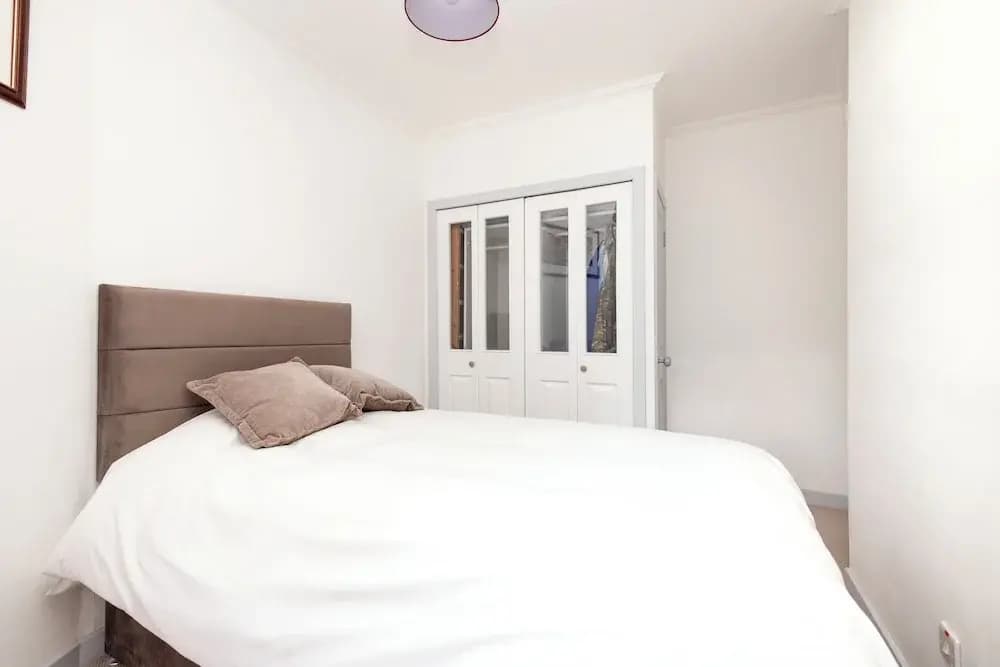 Spacious 2-Bedroom Ground Floor Flat - photo 8