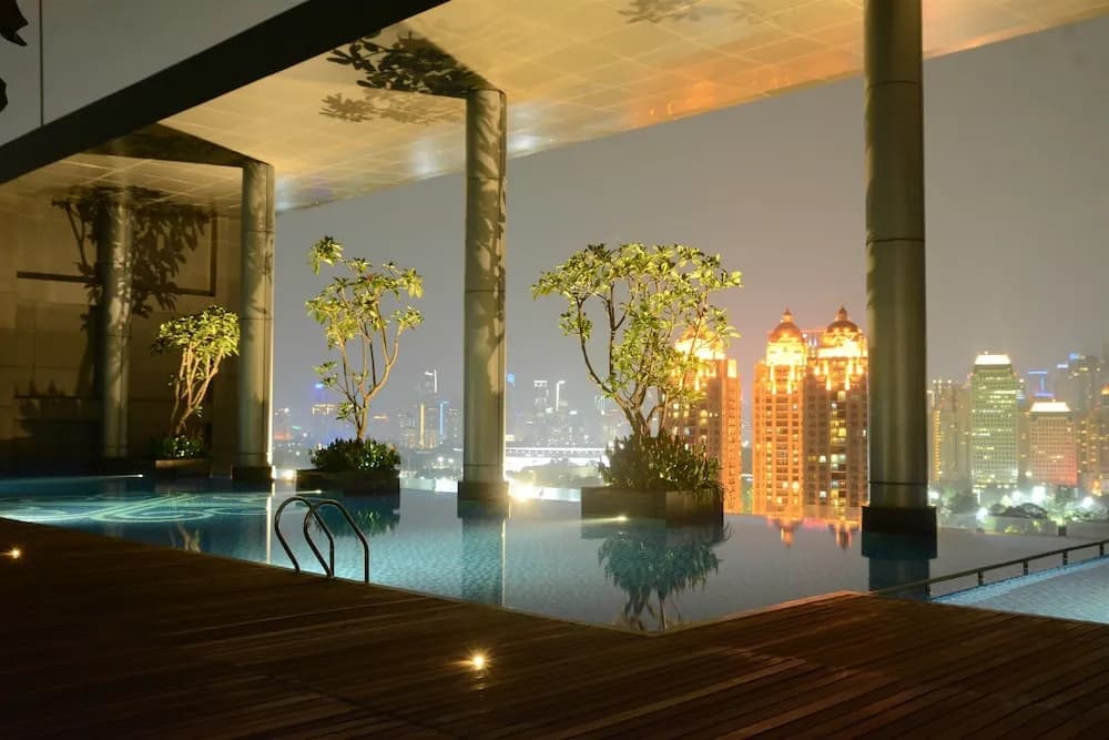 Elegant Four Winds Apartment with Infinity Pool Facility - photo 16