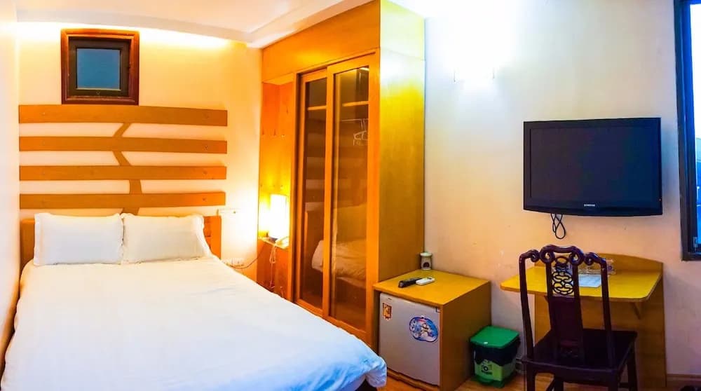 Thanh Lich Hotel - photo 2