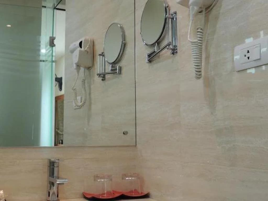 B Hotel - photo 7