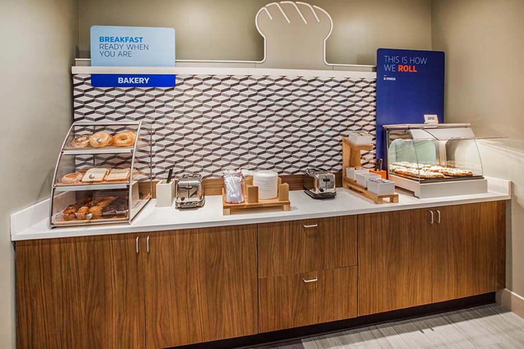 Holiday Inn Express Van Nuys by IHG - photo 10