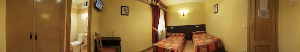 Hostal Las Cortes - photo 13