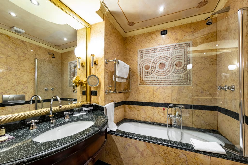 River Château Hotel - photo 11