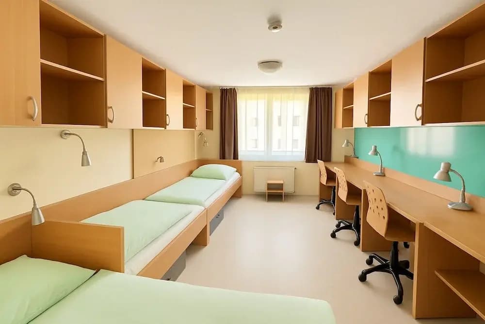 UrbanNest Private Hostel Rooms - photo 4