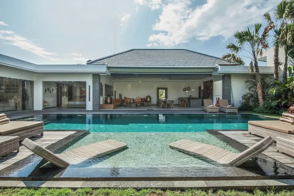 Splendid 6BR Villa, Just 400m to Finns Beach - photo 1