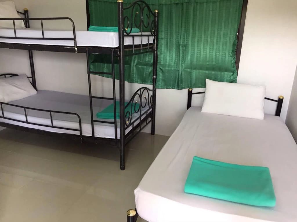 V2 Seagate Hip Hotel - Hostel - main photo