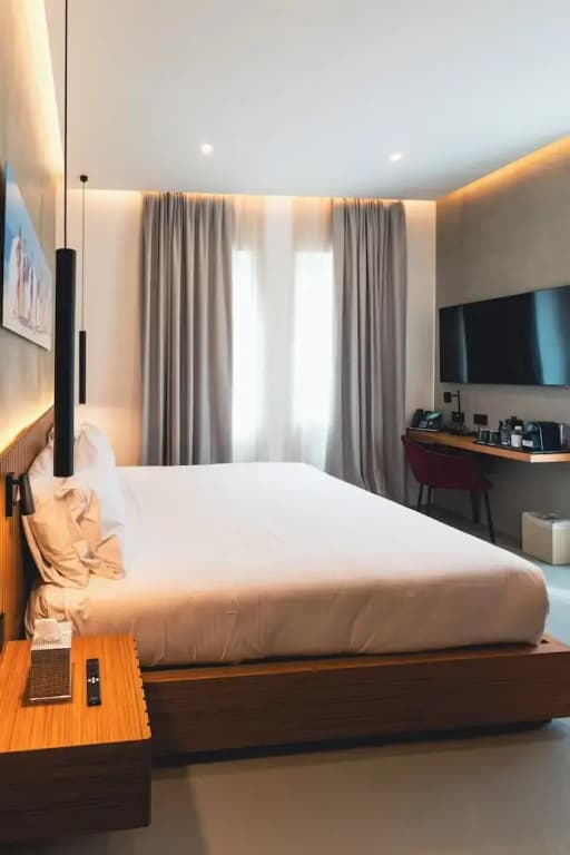 J Maluni City Hotel - photo 33