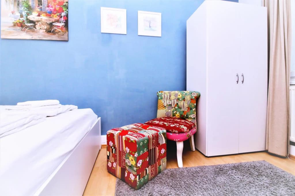 Gorgeous Hideout | City Center Apartment - photo 6