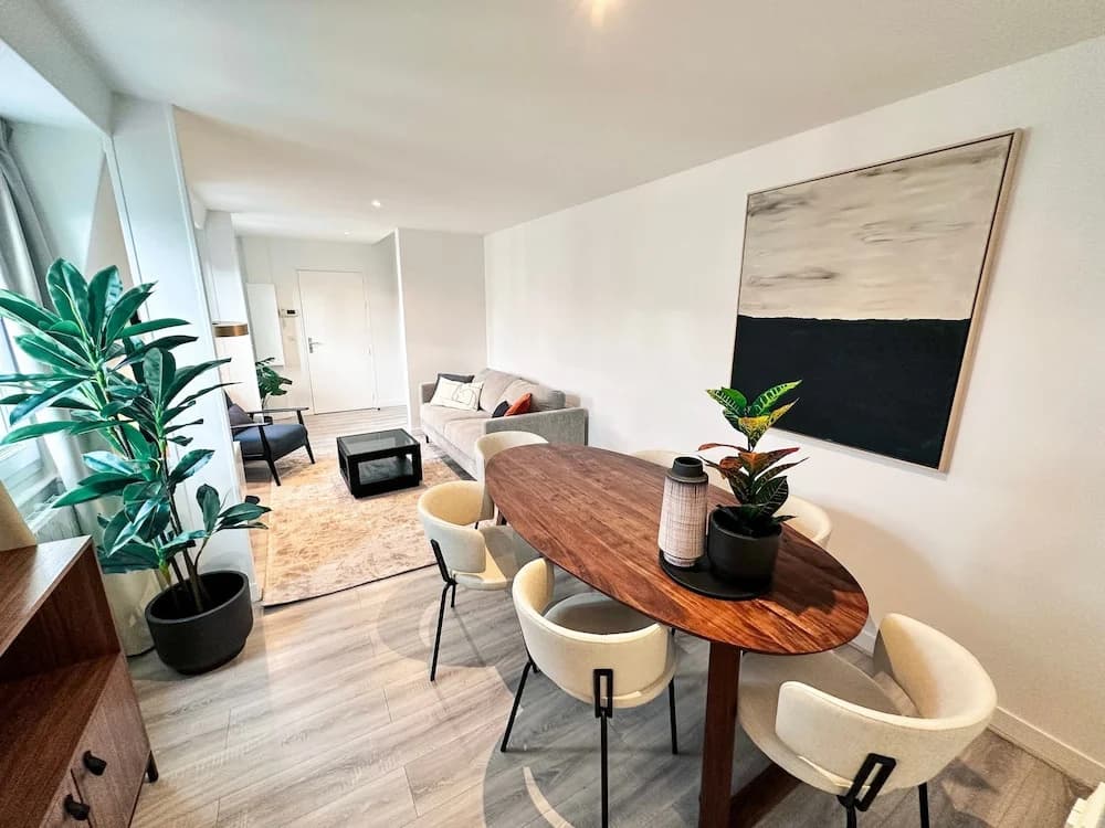 Copernic Right Luminous 2BR Apartment in Paris - photo 3