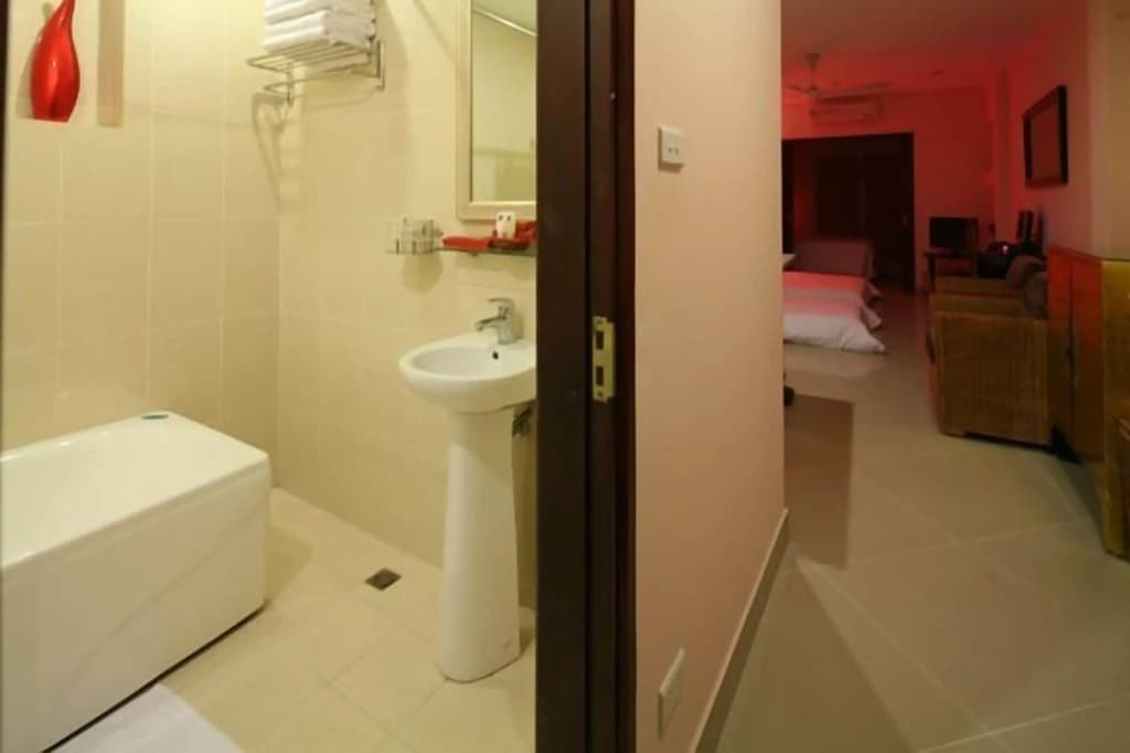 Rising Dragon Estate Hotel - photo 8