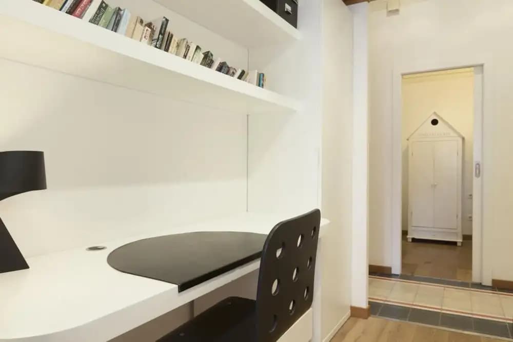 Akira Flats Roger de Flor Chic apartment - photo 11