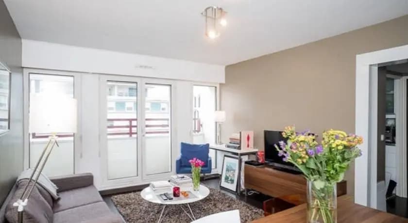 Smart & Fresh 2-Room Apartment - photo 3