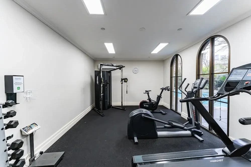 Chic 1-bed in East Melbourne With Gym & Pool - photo 9