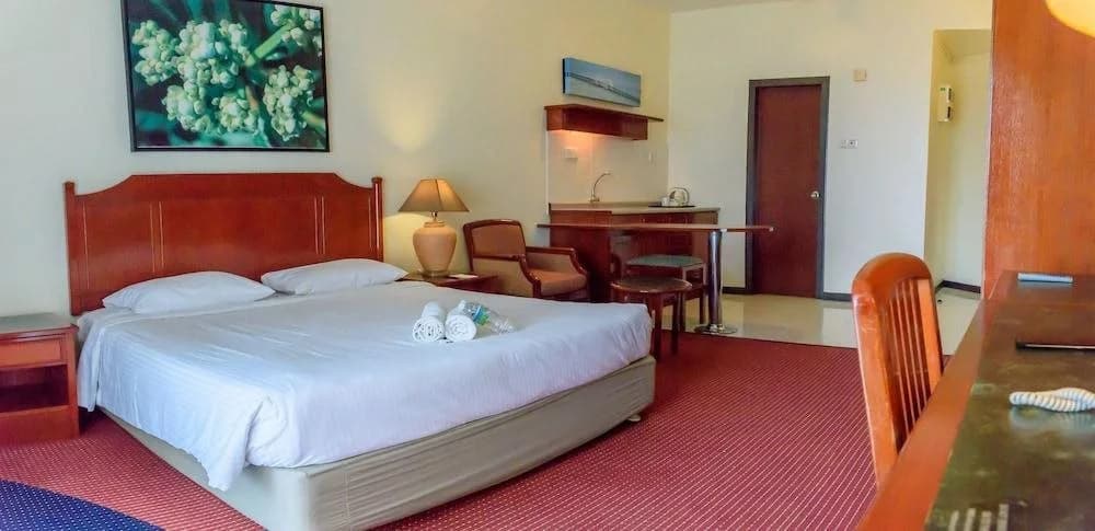 H Beach Suite at Rainbow Paradise Beach Resort - photo 7