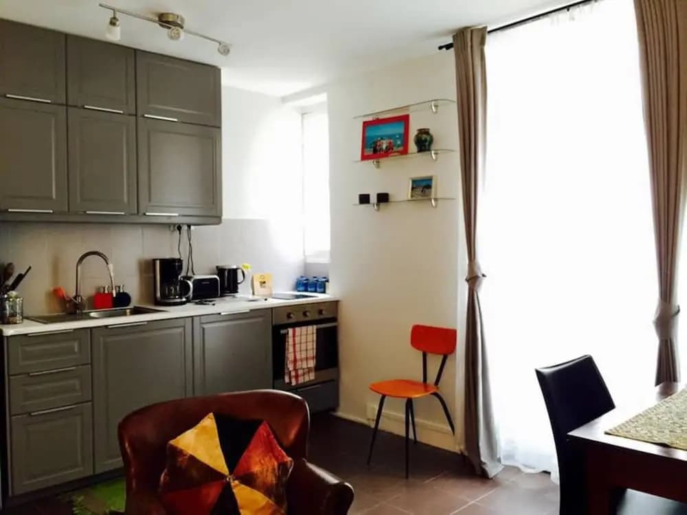 Comfortable 1 Bedroom Apartment in Paris 7th - photo 11