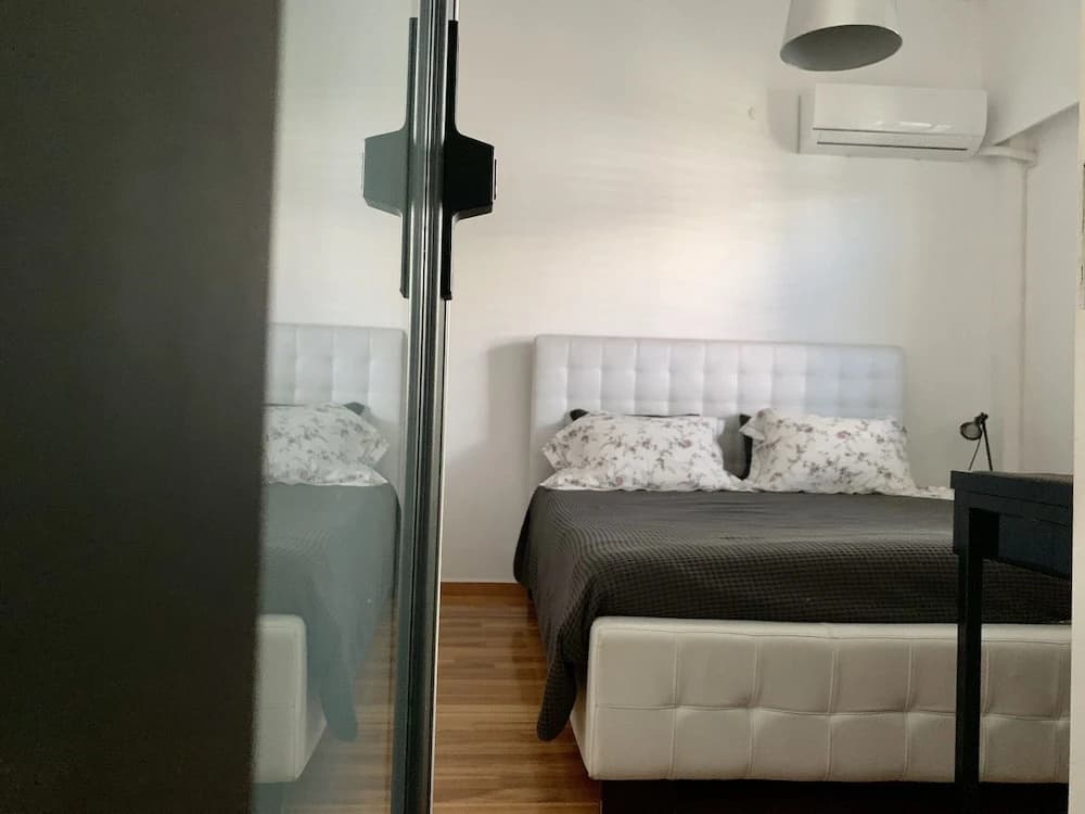Impeccable 3-bed Apartment in Athens - photo 19
