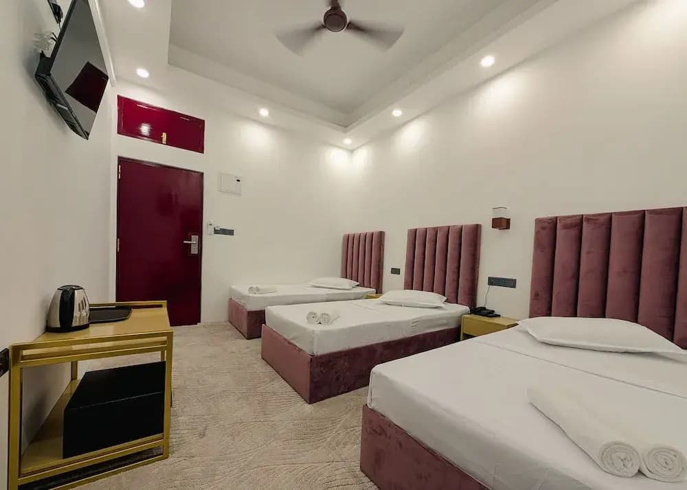 Kings Grand Hotel - photo 4