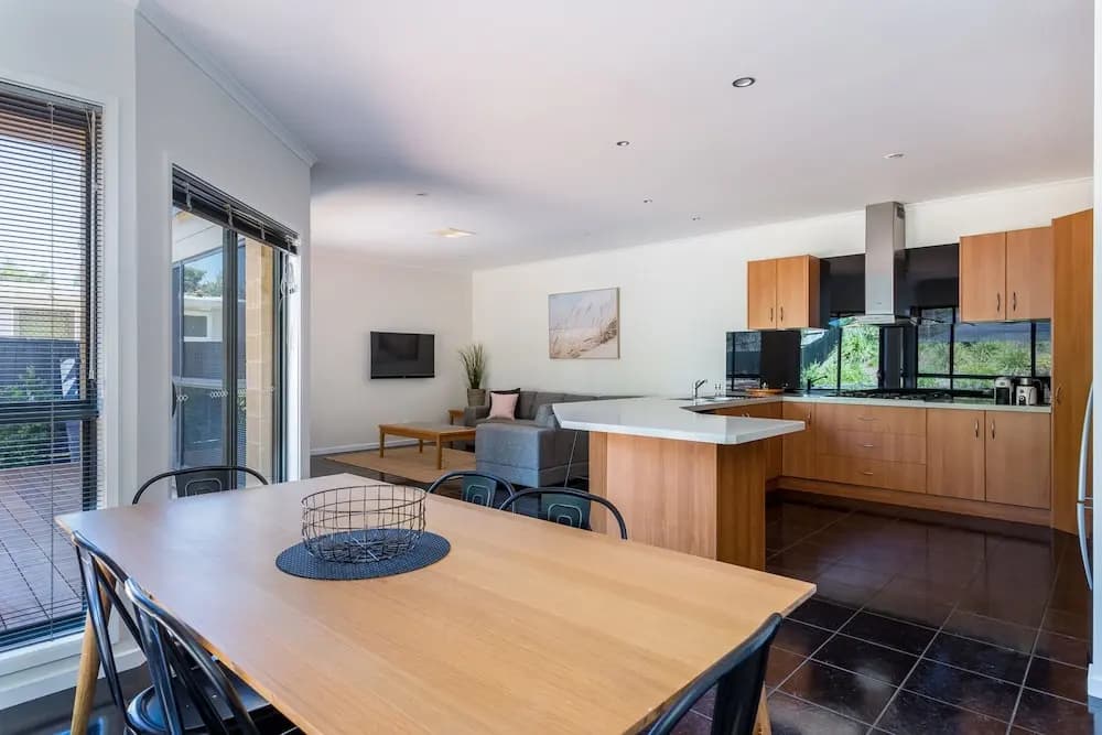 Caxton Beach Hideaway - photo 6