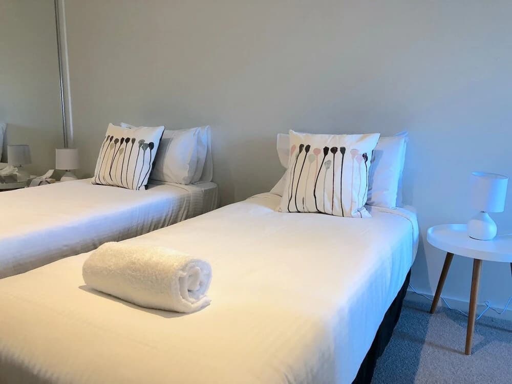 Modern Docklands Apartment in CBD - photo 6