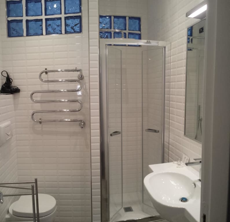 Emi's Guest House - photo 8