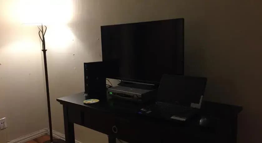Hollywood Private One-Bedroom Apartment - photo 3