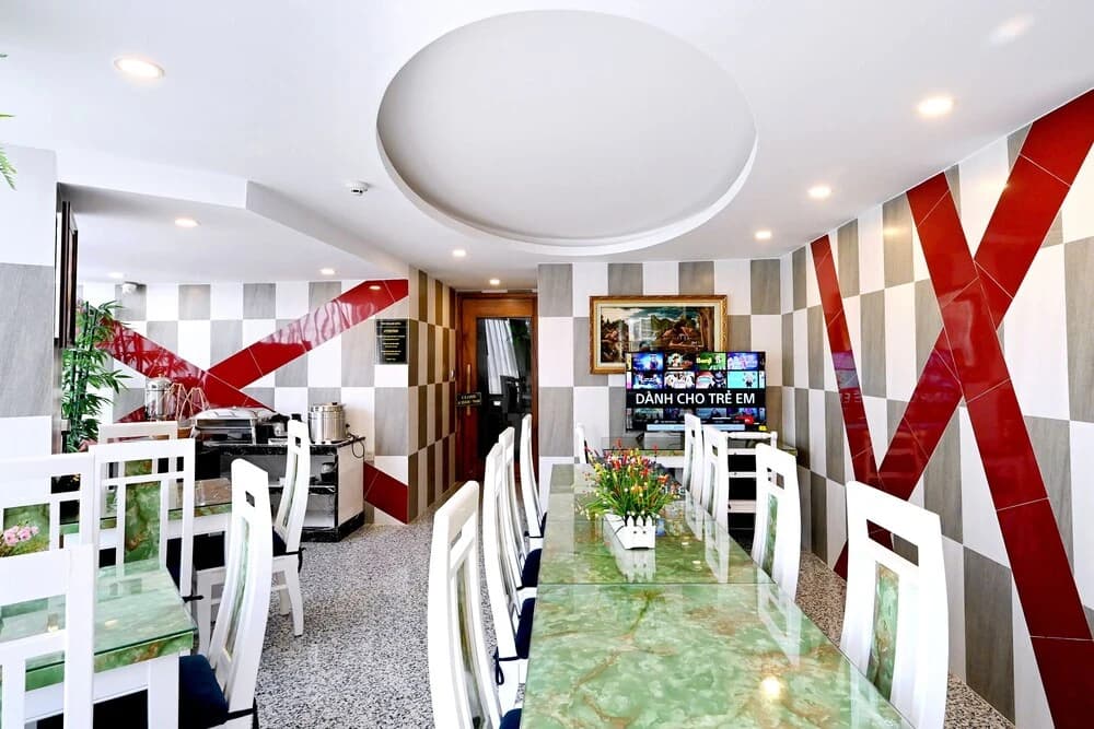 Ten Dollars Hotel - photo 16