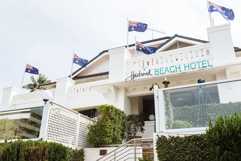 Harbord Beach Hotel - photo 1