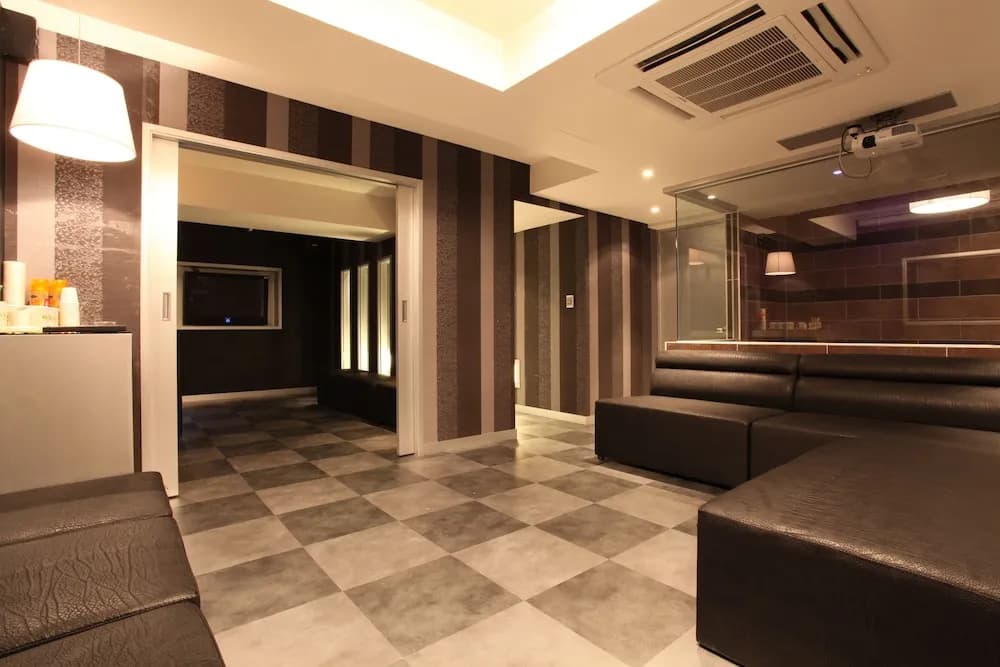 HOTEL April 2nd - photo 11