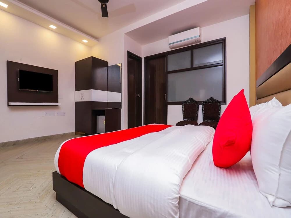 OYO 18607 Nights Inn - photo 1