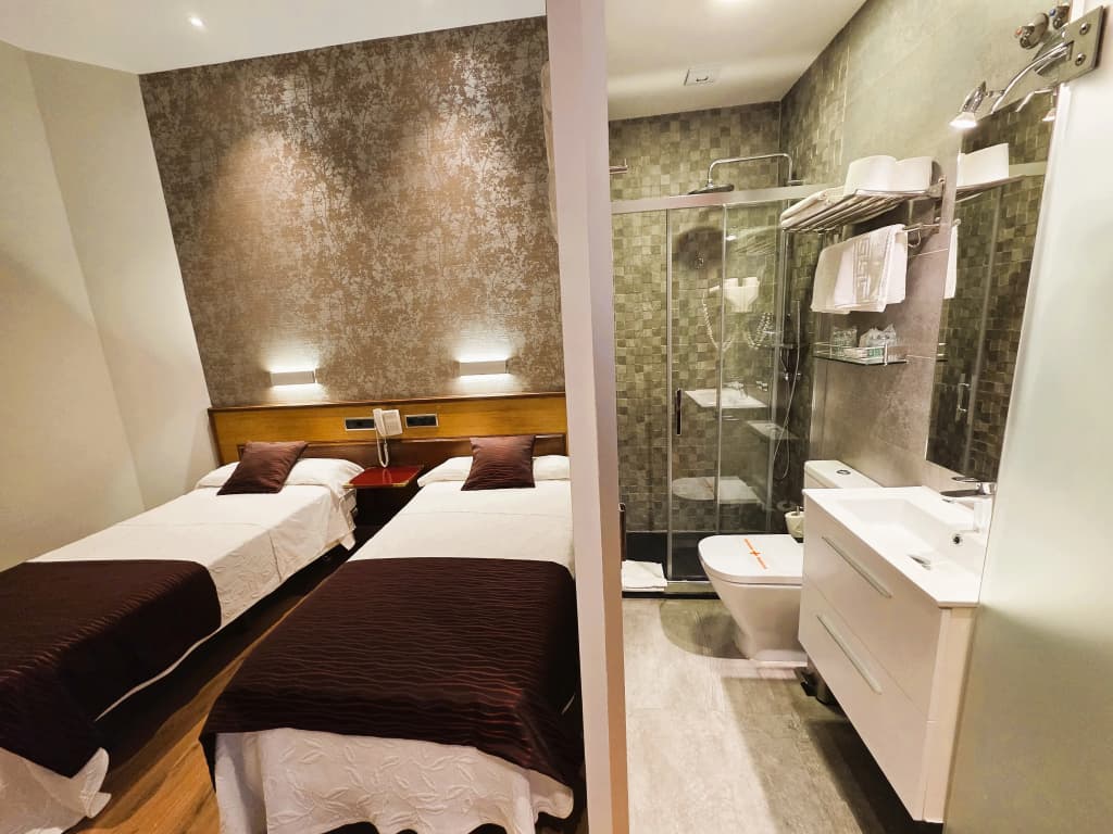 Hostal Hispano Argentino Gran Via - photo 8